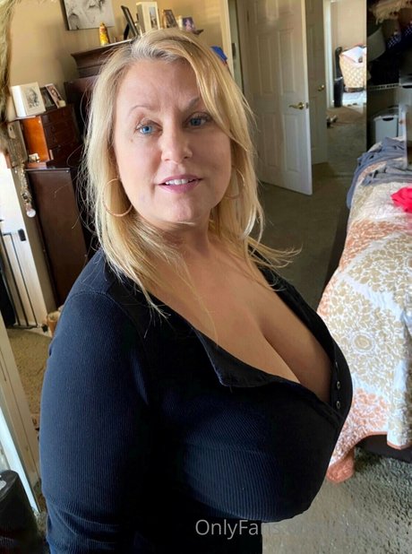 OnlyFans-model Dkm65