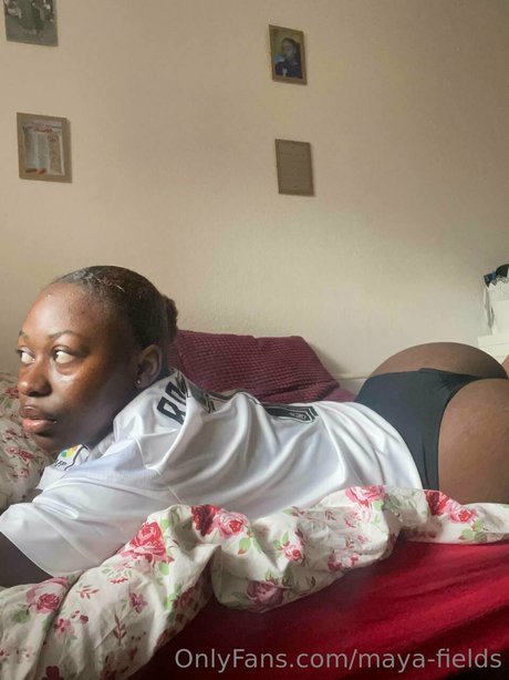 Обнаженная фотография утечки OnlyFans от Maya Fields