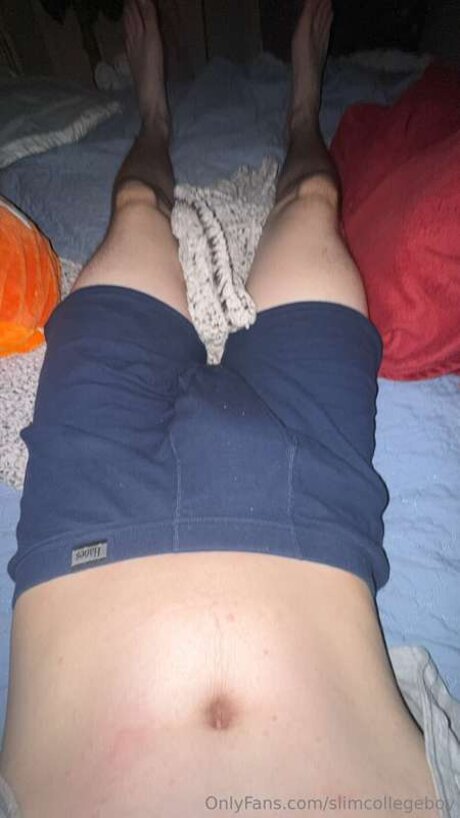 Nacktes geleaktes OnlyFans-Foto von Slimcollegeboy