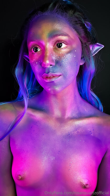 Naakte gelekte OnlyFans-foto van Roseiquartzofficial