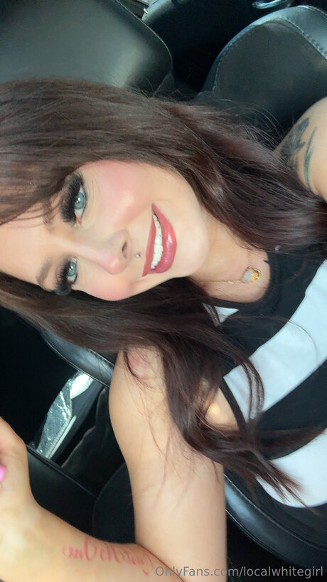 Nacktes geleaktes OnlyFans-Foto von Localwhitegirl