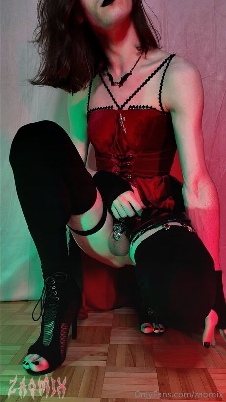 Alasti lekkinud OnlyFans-i pilt Zaomix
