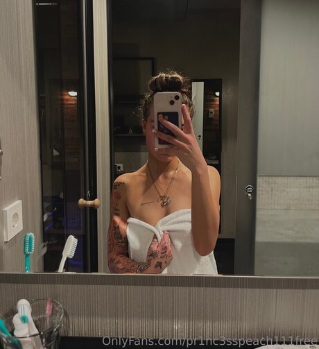 Nacktes geleaktes OnlyFans-Foto von Pr1nc3sspeach111free