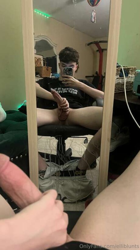 Обнаженная фотография утечки OnlyFans от Elliblunts