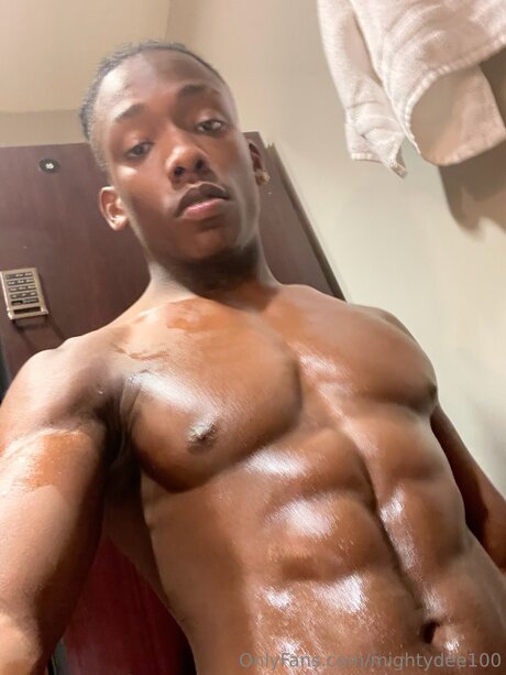 Mightydee100 OnlyFansリークヌード写真