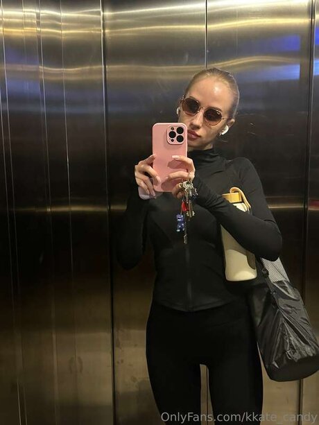 Alasti lekkinud OnlyFans-i pilt Kkate Candy