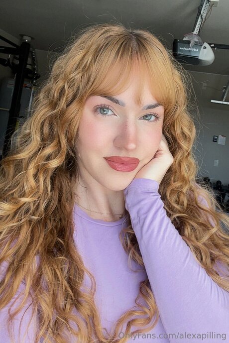 Naakte gelekte OnlyFans-foto van Alexapilling