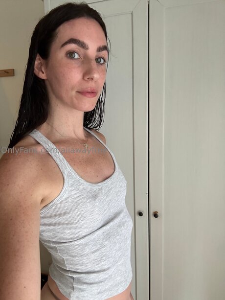 Aliawayfree naked leaks OnlyFans pic
