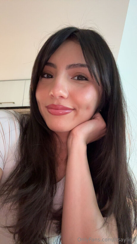 Naakte gelekte OnlyFans-foto van Itsaylinn