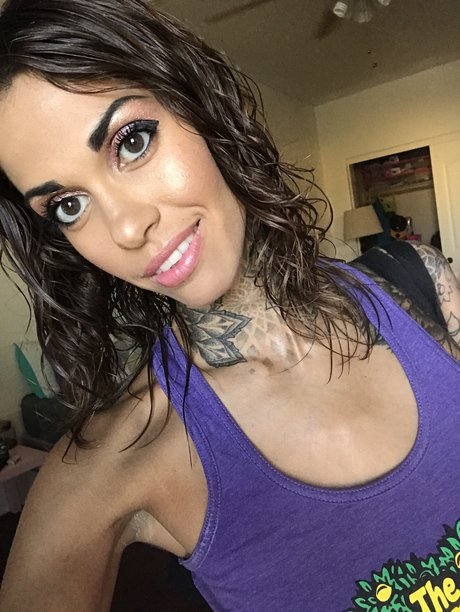 Naken lekkede OnlyFans-bilde av Aili Xposed