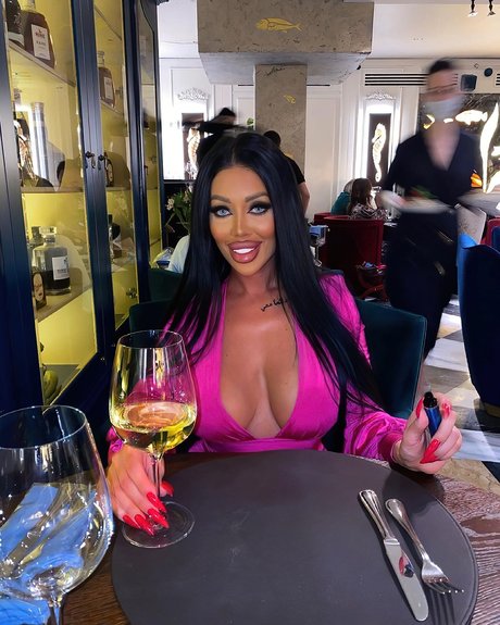 Nacktes geleaktes OnlyFans-Foto von Lara Frost