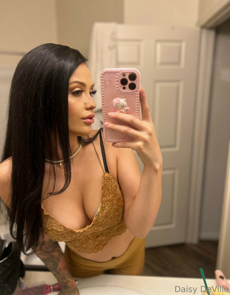 Naakte gelekte OnlyFans-foto van Daisy Deville