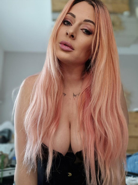 Alasti lekkinud OnlyFans-i pilt Giulia Piana