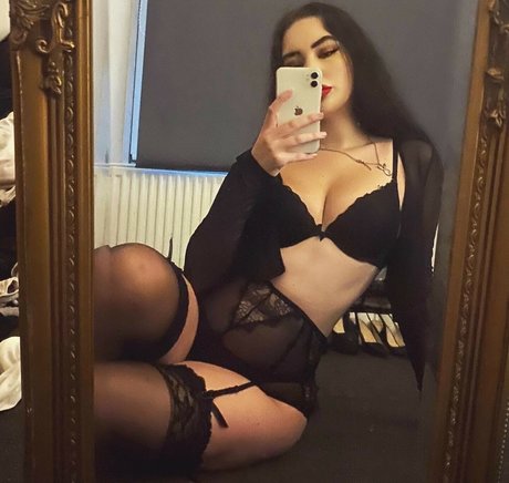 Naakte gelekte OnlyFans-foto van Zsmethurst