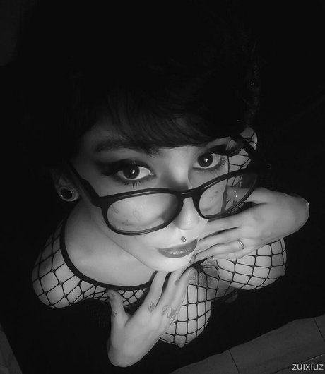 Alasti lekkinud OnlyFans-i pilt Zuixiuzz