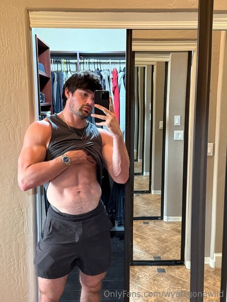 Naakte gelekte OnlyFans-foto van Wyattgonewild