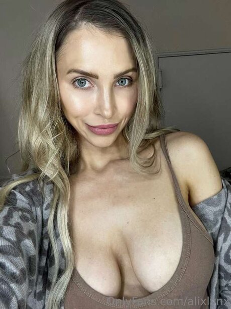 Naken lekkede OnlyFans-bilde av Alixlynx