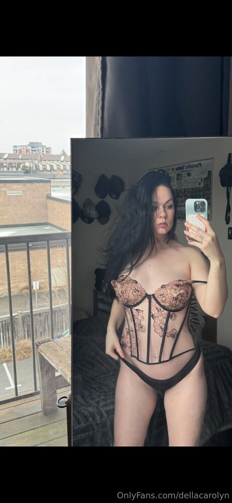 Foto di nudo di fuga di OnlyFans di Dellacarolyn