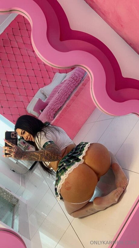 Alasti lekkinud OnlyFans-i pilt Karmenkarma