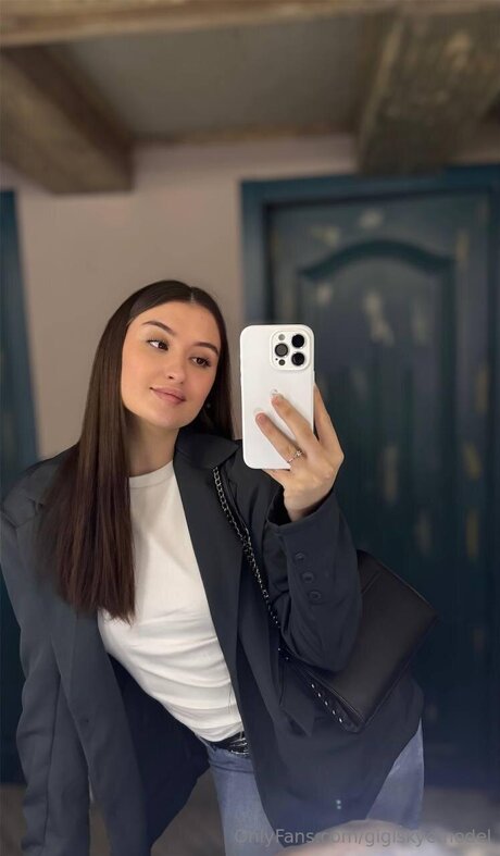 Nahá fotka uniklých OnlyFans od Gigiskyemodel