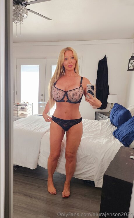 OnlyFans-model Alurajenson2024