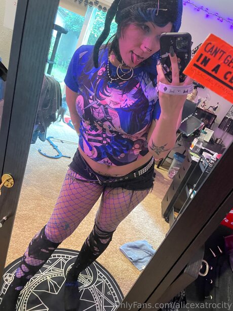 Обнаженная фотография утечки OnlyFans от Alicexatrocity