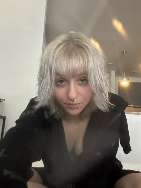 Naakte gelekte OnlyFans-foto van Kuromi