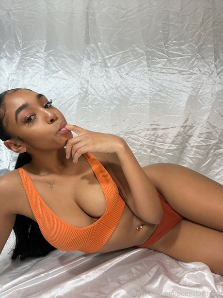 Nahá fotka uniklých OnlyFans od Yara