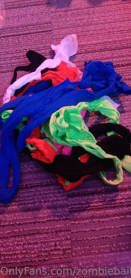 Alasti lekkinud OnlyFans-i pilt Zombiebait24