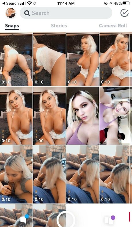 Naakte gelekte OnlyFans-foto van Zoieburgher