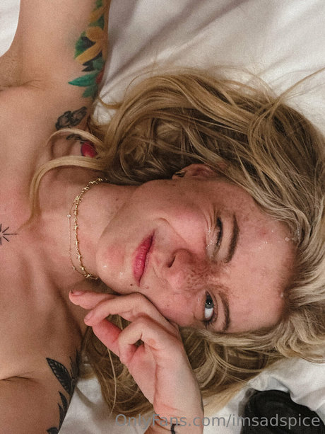 Naakte gelekte OnlyFans-foto van Imsadspice Extrasadspice