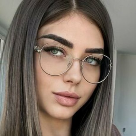 Naken lekkede OnlyFans-bilde av Misskloesmith