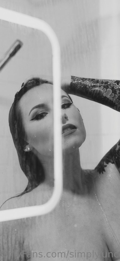 Alasti lekkinud OnlyFans-i pilt Simplyuncovered Jessie P