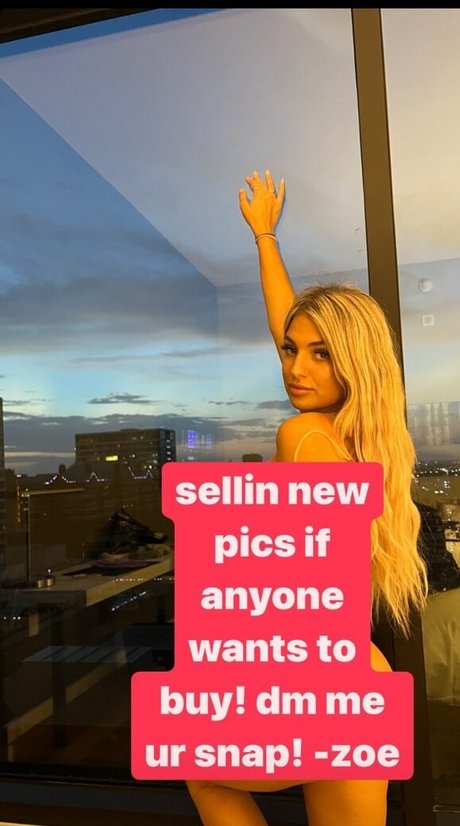 Naakte gelekte OnlyFans-foto van Zoe Lyons