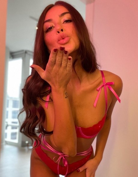 Zoe Roe OnlyFansリークヌード写真