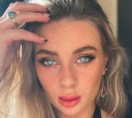 Foto di nudo di fuga di OnlyFans di Zoeelfreyah