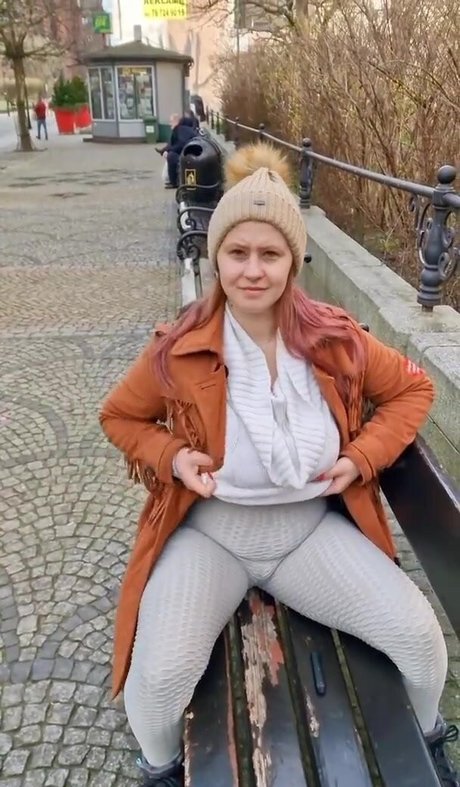 Alasti lekkinud OnlyFans-i pilt Pola Rainbow