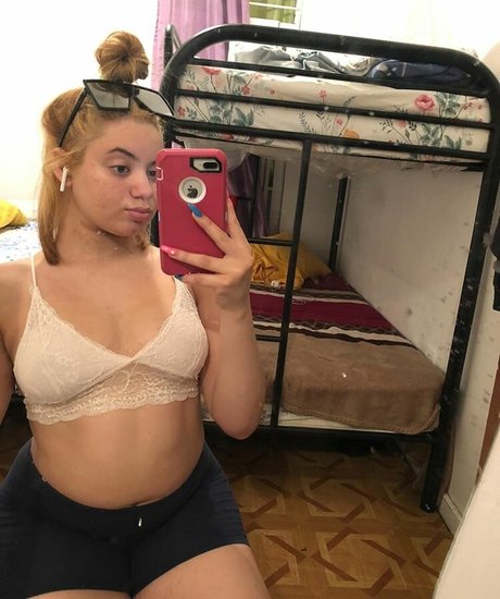 Naken lekkede OnlyFans-bilde av Sesy Dadoll