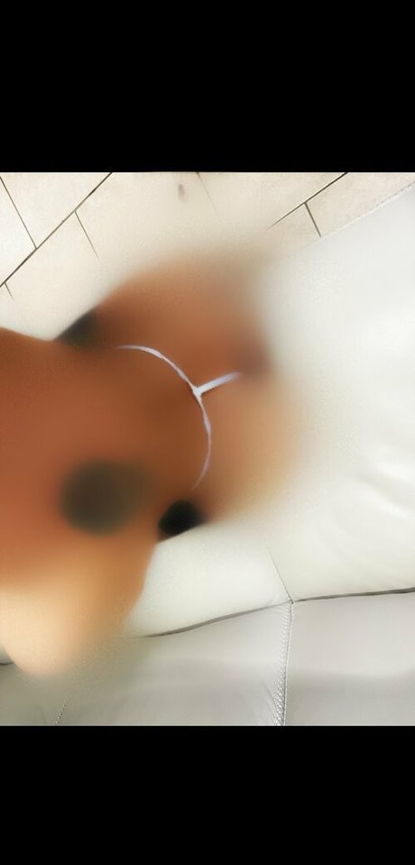 Обнаженная фотография утечки OnlyFans от Myralachula