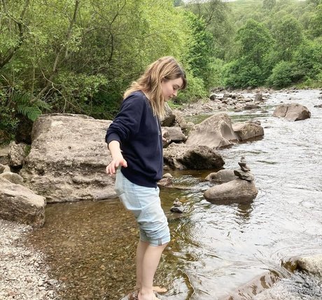 Naakte gelekte OnlyFans-foto van Lauren Mayberry