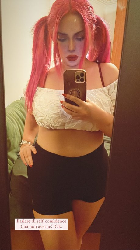 Naken lekkede OnlyFans-bilde av Red Lilium