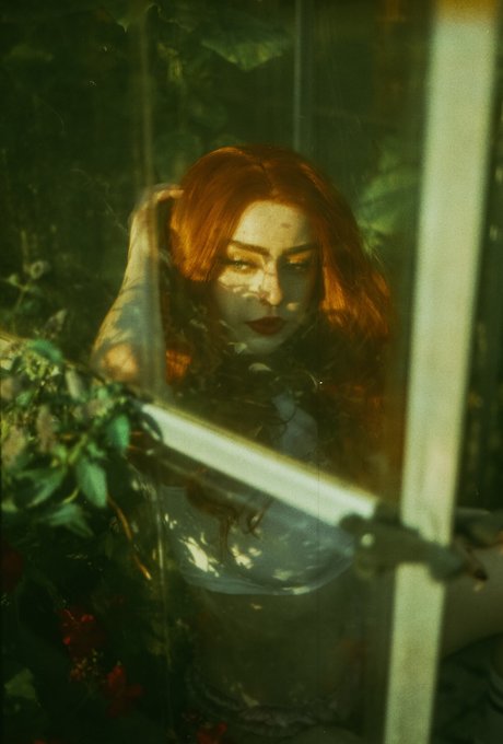 Naakte gelekte OnlyFans-foto van Cherrievelvet Cherrie