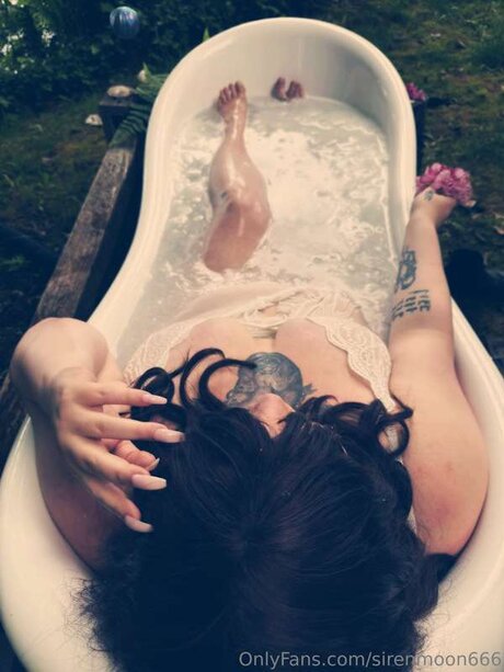 Naken lekkede OnlyFans-bilde av Sirenmoon666