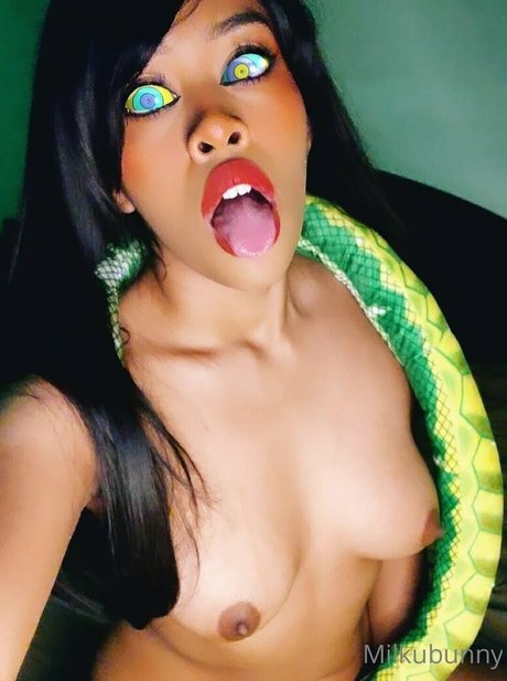 Naken läckt OnlyFans-bild av Milkubunny