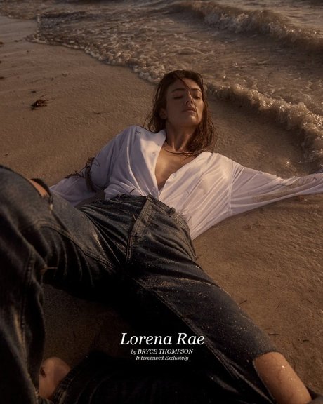 Naakte gelekte OnlyFans-foto van Lorena Rae