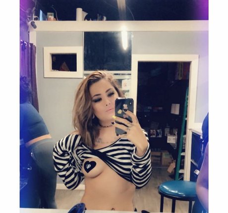 Alasti lekkinud OnlyFans-i pilt Moonkittenn