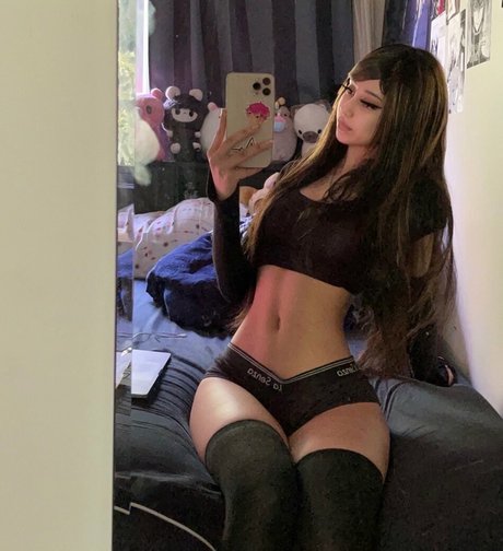 Alasti lekkinud OnlyFans-i pilt Amuwestwood