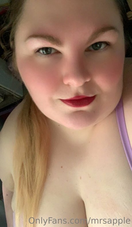 Alasti lekkinud OnlyFans-i pilt Mrsapple