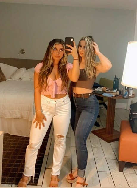 Naakte gelekte OnlyFans-foto van Julia  Olivia