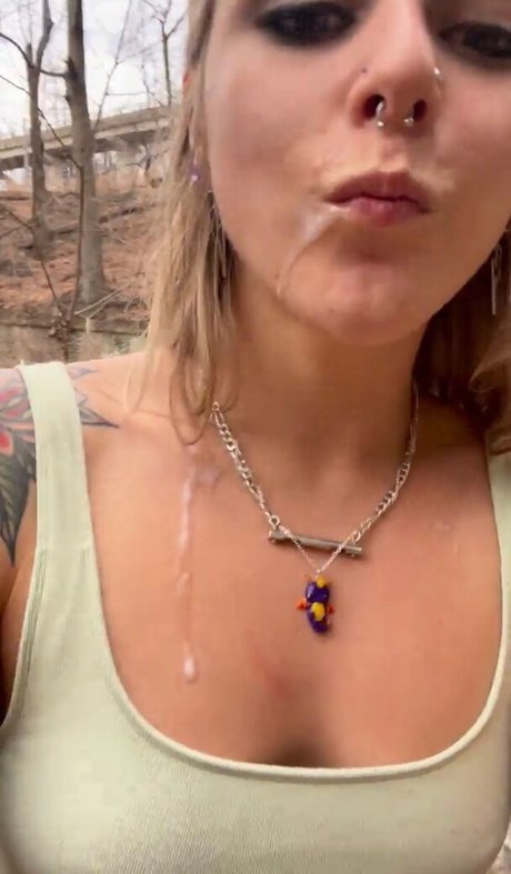 Nahá fotka uniklých OnlyFans od Alliekazam